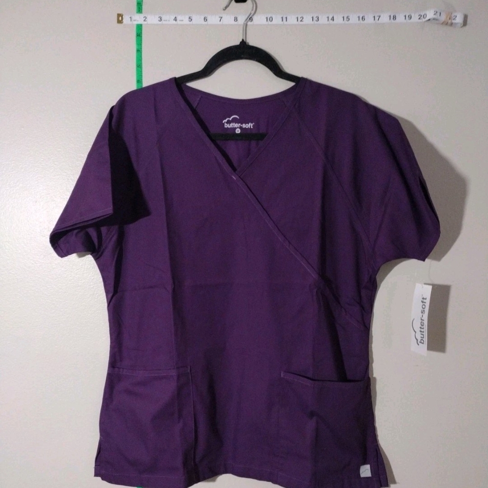 Uniform Advantage Butter-Soft Eggplant Purple Scrub Top Medium NWT